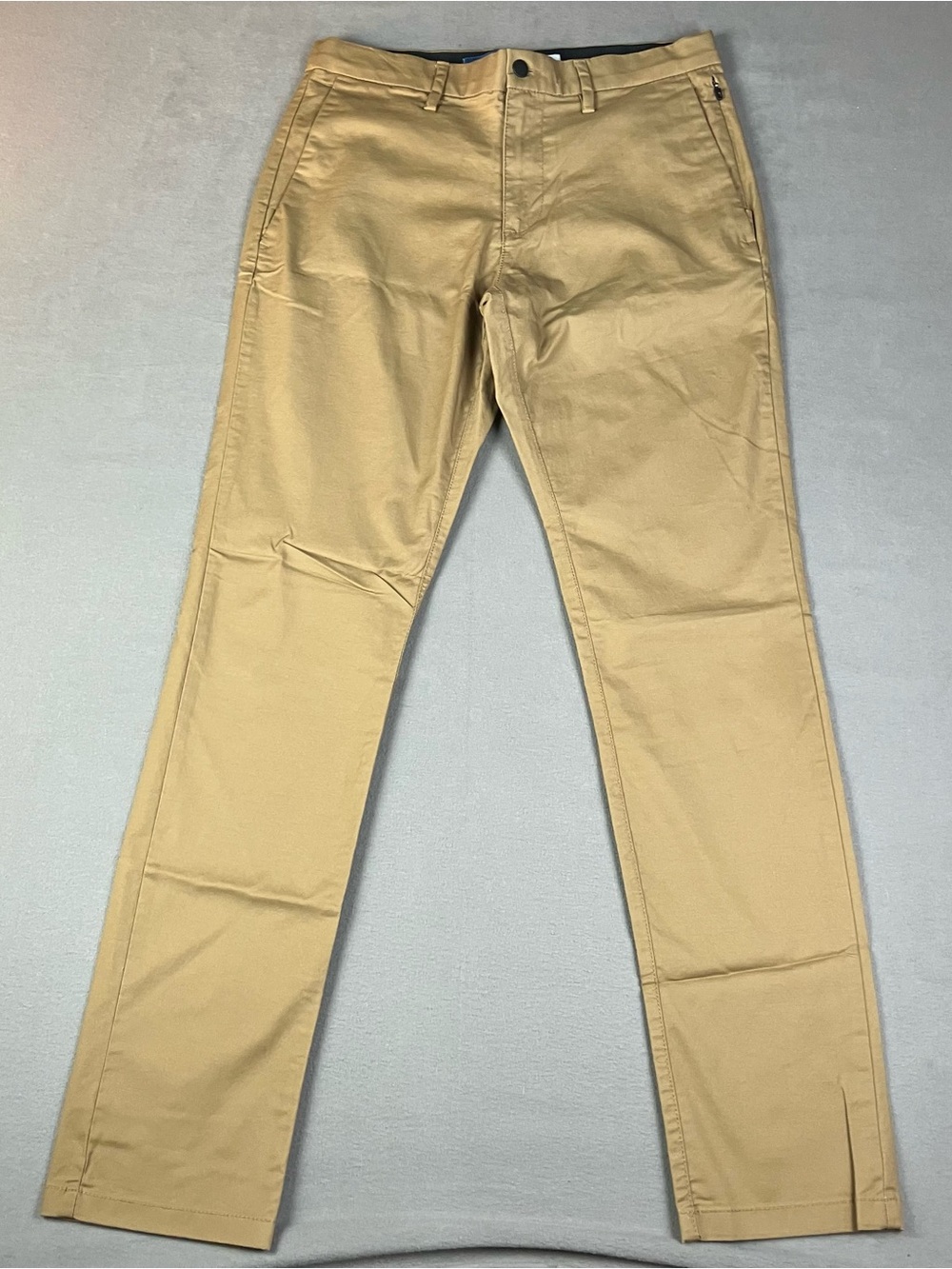Old Navy Men’s Size 32x34 Ultimate Tech Slim Khaki Chino Pants Built In Flex. In